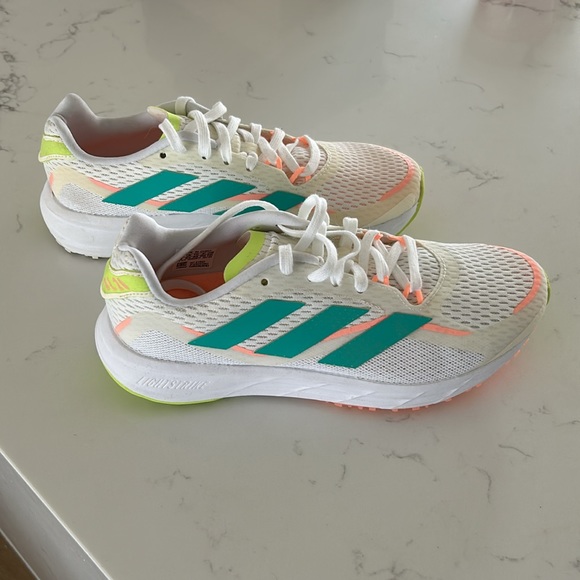 BRAND NEW adidas runners - Picture 2 of 3